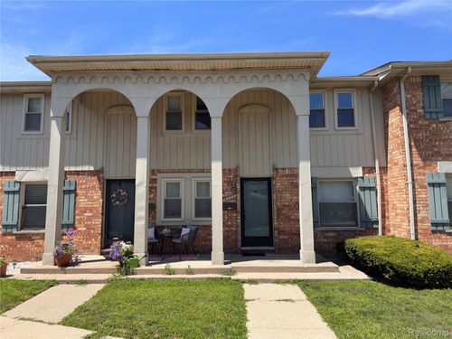 8133 Clay Ct, Sterling Heights, MI, 48313-4601 | Card Image