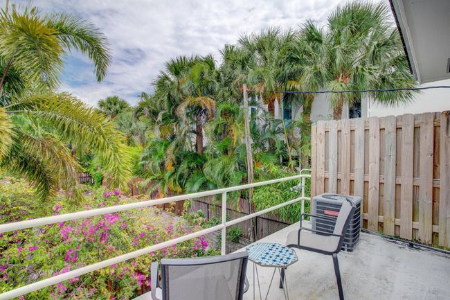 137 Ne 7 Th Ave, Townhouse with 2 bedrooms, 2 bathrooms and null parking in Delray Beach FL | Image 12