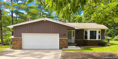 423 Sunset, White Lake, MI, 48383-2862 | Card Image