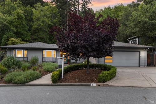 71 Convent Ct, San Rafael, CA, 94901-1333 | Card Image