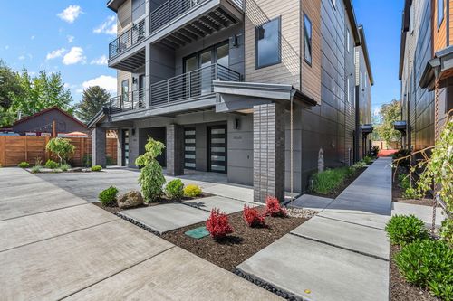 unit-4-26 Nw Mccann Ave, Bend, OR, 97703-2572 | Card Image