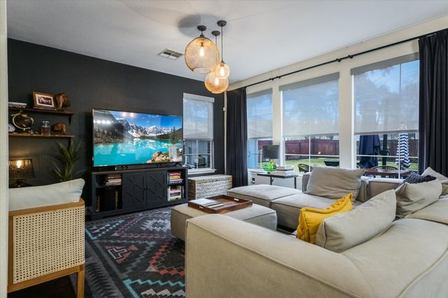10208 Beard Ave, House other with 3 bedrooms, 3 bathrooms and 2 parking in Austin TX | Image 5