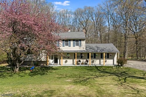 16 Crest Dr, Long Valley, NJ, 07853-3231 | Card Image