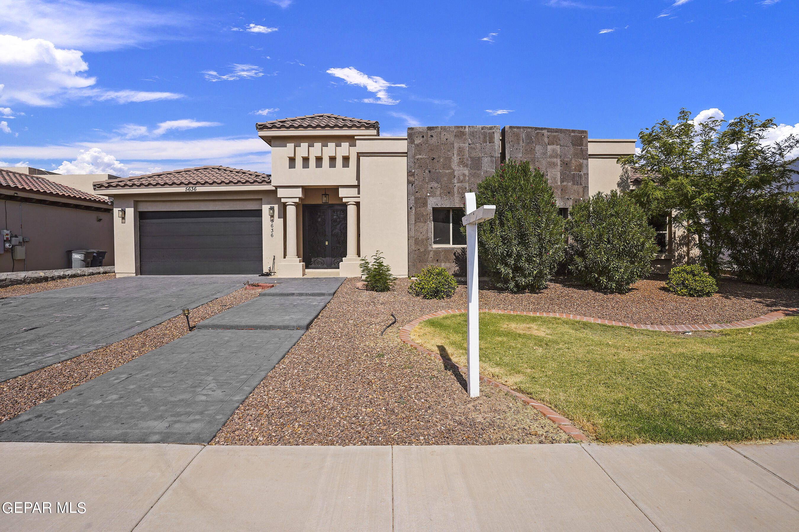 Valley Oak Dr, El Paso, TX 79932