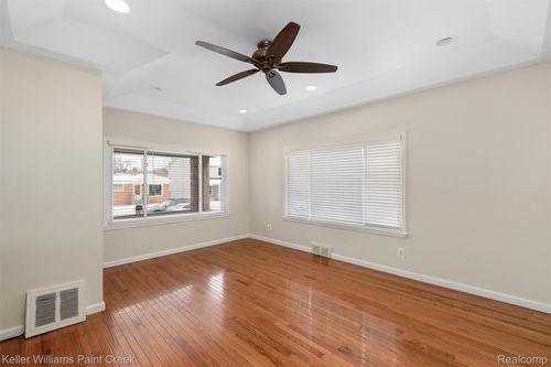 23457 Easterling Ave, Hazel Park, MI, 48030-1470 | Card Image