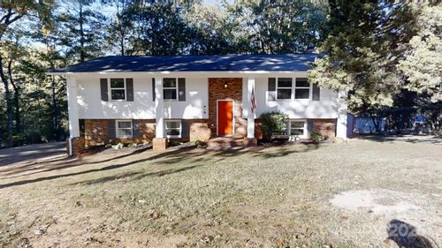 1185 10th Street Place Cir Nw, Hickory, NC, 28601-3301 | Card Image