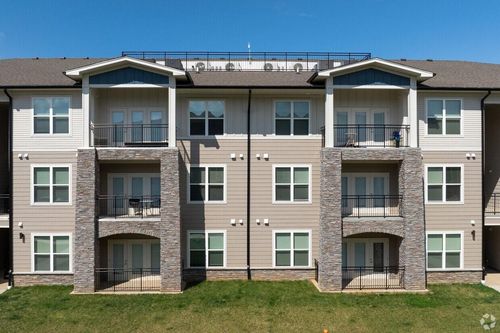 10001 Oak Bridge Cir, LOUISVILLE, KY, 40219-8395 | Card Image
