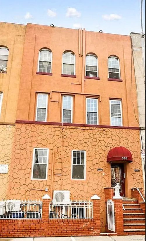 550 Hart Street, New York, NY, 11221 | Card Image