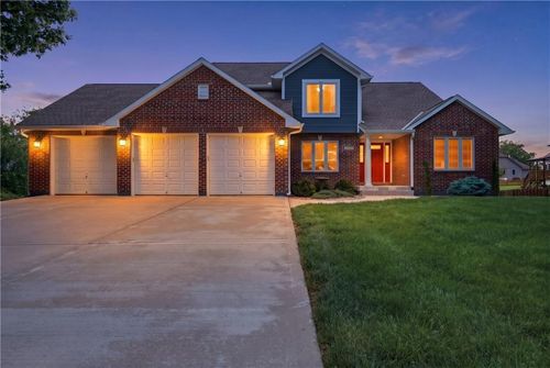 2905 Sw Shrout Creek Dr, Blue Springs, MO, 64015-5292 | Card Image