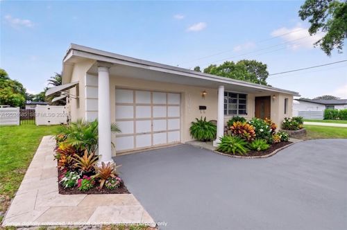1901 N 56th Ave, Hollywood, FL, 33021-3905 | Card Image