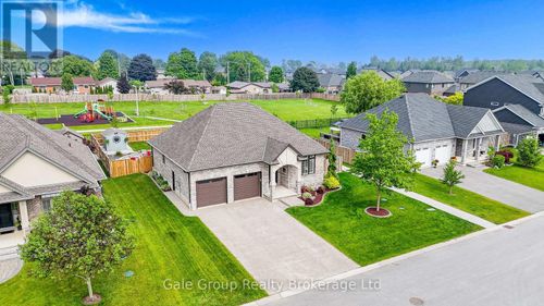 17 Amanda Av, Mount Elgin, ON, N0J1N0 | Card Image