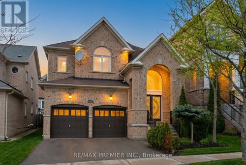 170 Ascalon Dr, Maple, ON, L6A0M8 | Card Image