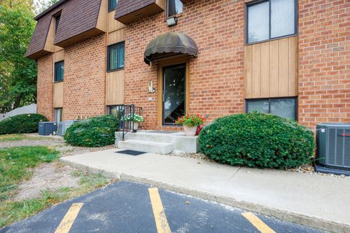 apt-15-1010 Arlene Ct, Bloomington, IL, 61701-7167 | Card Image