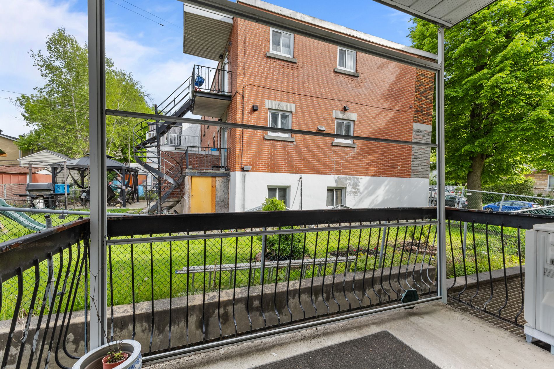 Residential Lease in Montréal (Rivière-des-Prairies/Pointe-aux-Trembles 2