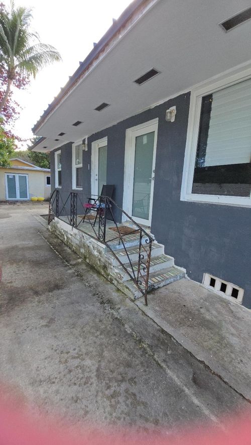 160 Nw 45th St, Miami, FL, 33127-2618 | Card Image