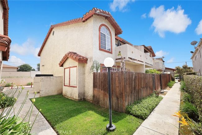 APT-2 - 915 Carob Way, Condo with 3 bedrooms, 3 bathrooms and 2 parking in Montebello CA | Image 4