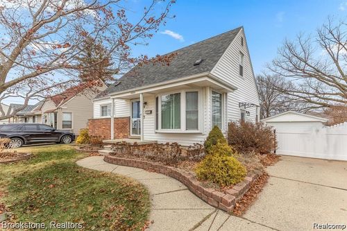 28550 Cambridge St, Garden City, MI, 48135-2109 | Card Image