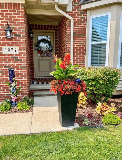 1876 Genoa Cir, Howell, MI, 48843-9218 | Card Image