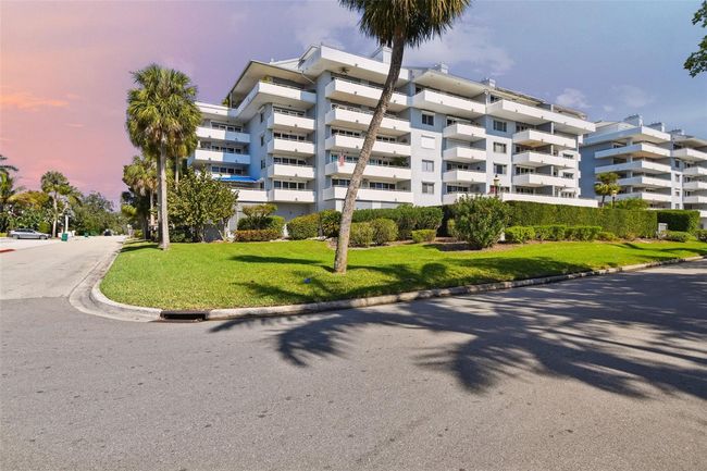 Regatta Pointe Buildings A and B. | Image 5