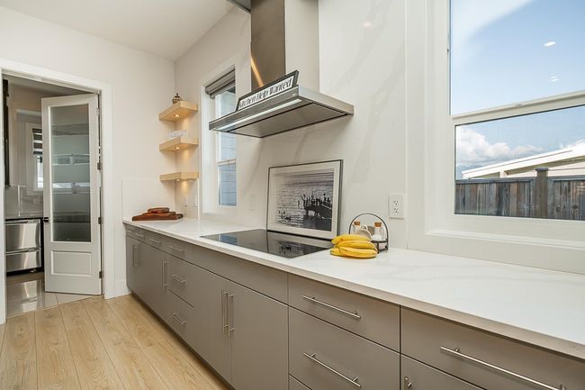 21661 Ridgeway Cres, House other with 8 bedrooms, 8 bathrooms and 6 parking in Maple Ridge BC | Image 12
