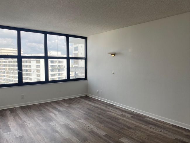 APT-1920 - 2500 Parkview Dr, Condo with 2 bedrooms, 2 bathrooms and null parking in Hallandale Beach FL | Image 14