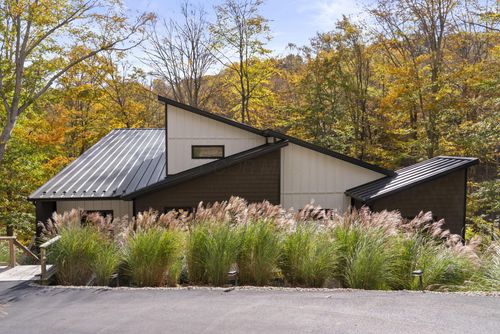 1633 Cardinal Hill Ln, Sugar Grove, OH, 43155 | Card Image