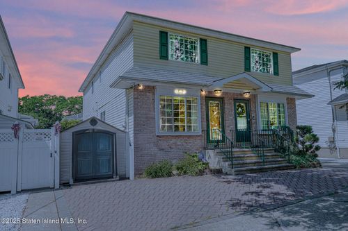 104 Winfield St, Staten Island, NY, 10305-3542 | Card Image