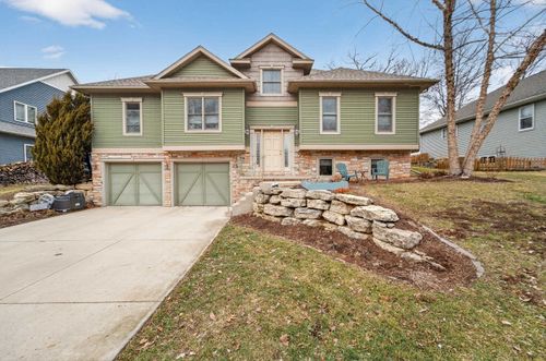 2000 Buckingham Road, Stoughton, WI, 53589 | Card Image