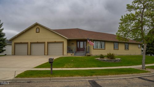 2781 Promontory Dr, Bismarck, ND, 58503-0816 | Card Image