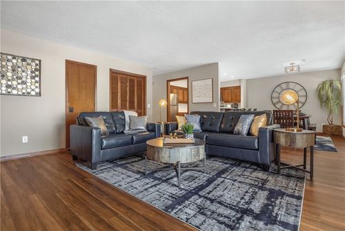 6 Connie Ln, Bella Vista, AR, 72715-8810 | Card Image