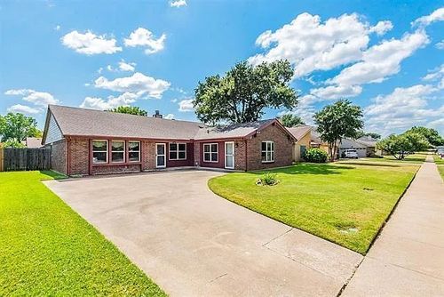 304 Springridge Ln, Euless, TX, 76039-8034 | Card Image