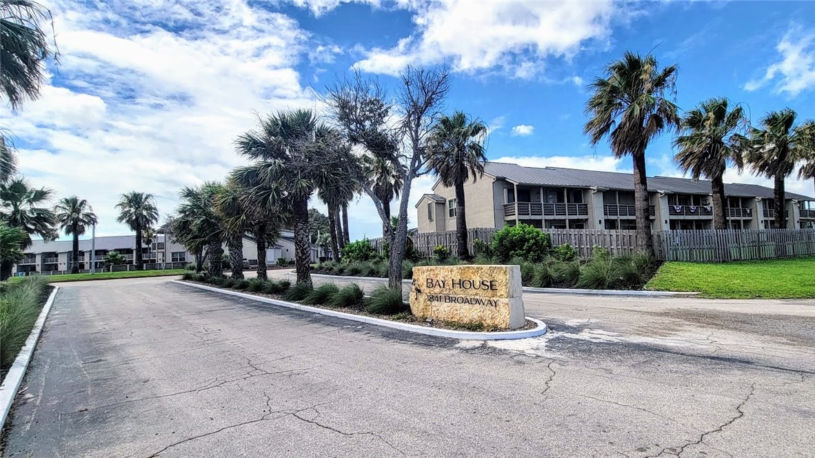 Bayhouse Dr, Rockport, TX 78382