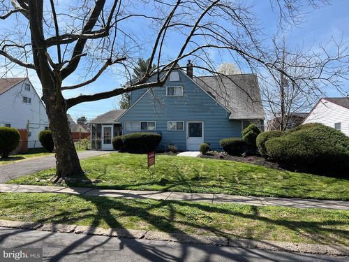 15 Catalpa Ln, LEVITTOWN, PA, 19055-1601 | Card Image