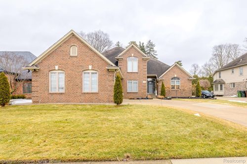 48896 Kings Dr, Shelby Township, MI, 48315-4038 | Card Image