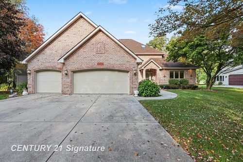 1944 Lake Circle Dr E, Saginaw, MI, 48609-9465 | Card Image