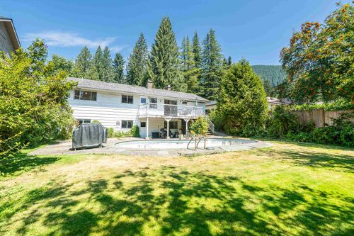 951 Canyon Blvd, North Vancouver, BC, V7R2J9 | Card Image