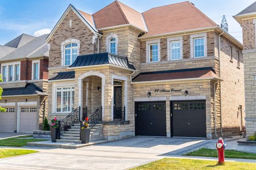 28 Adrian Cres, Brampton, ON, L6X5M6 | Card Image