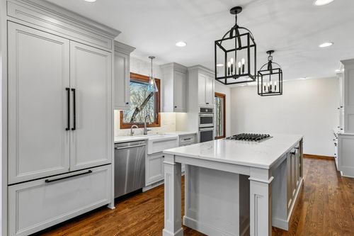 151 Choctaw Cir, Chanhassen, MN, 55317-9505 | Card Image