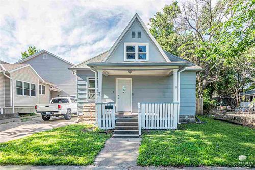 921 Kearney St, Manhattan, KS, 66502-5231 | Card Image