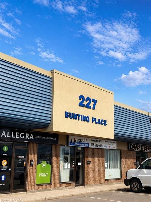 1-227 Bunting Rd, Saint Catharines, ON, L2M3Y2 | Card Image