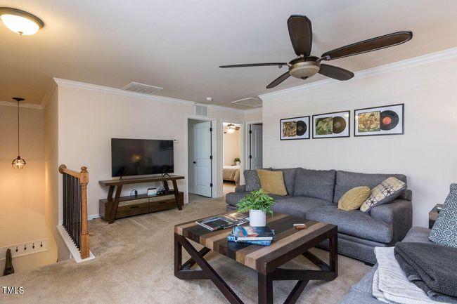 017-1280x960-upstairs-landing | Image 19