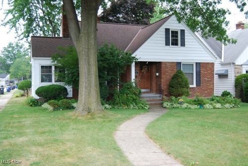 15713 Munn Rd, Cleveland, OH, 44111-2005 | Card Image