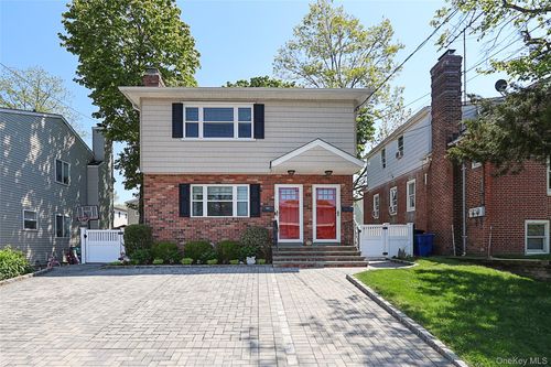 40 Edgewood Rd, Port Washington, NY, 11050-1531 | Card Image