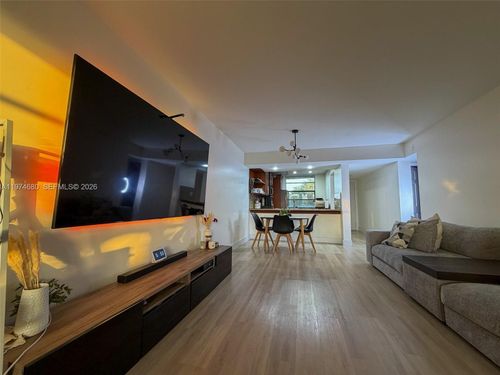 apt-405-1709 Whitehall Dr, Davie, FL, 33324-6922 | Card Image