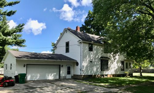 112 S Saint Joseph St, White Pigeon, MI, 49099-8116 | Card Image