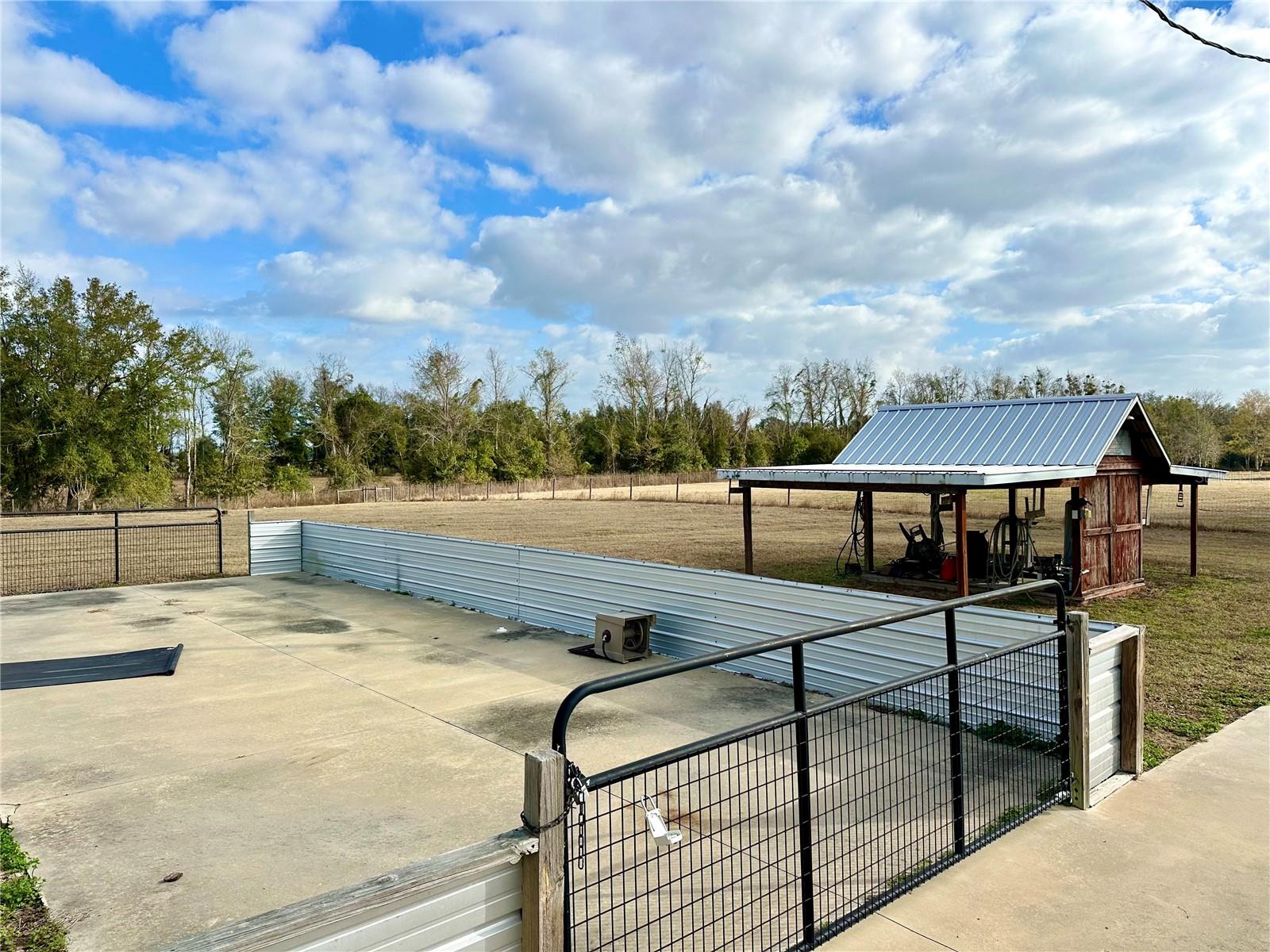 Residential in FORT WHITE 5