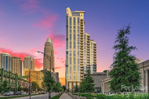 708-333 W Trade St, Charlotte, NC, 28202-1966 | Card Image