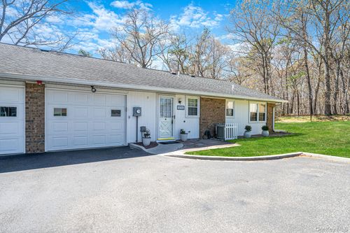 323 A Woodbridge Dr, Ridge, NY, 11961 | Card Image