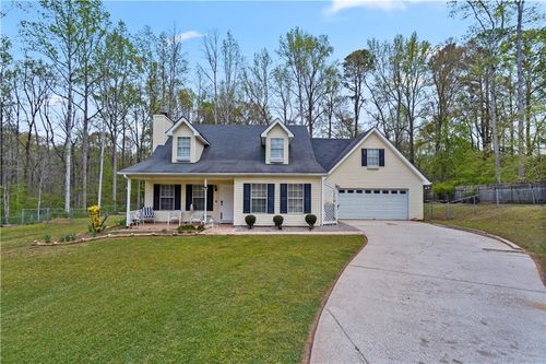 135 Creekview Dr, Newnan, GA, 30263-6200 | Card Image