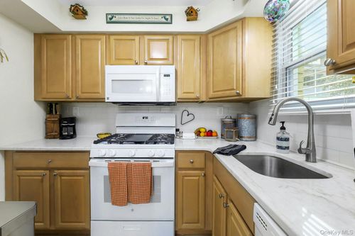 n-62 Bon Aire Cir, Suffern, NY, 10901-7313 | Card Image